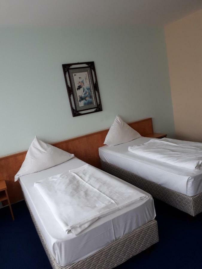 Hotel Am Flughafen Cologne Exterior photo